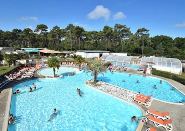 Piscine couverte, piscine extérieure