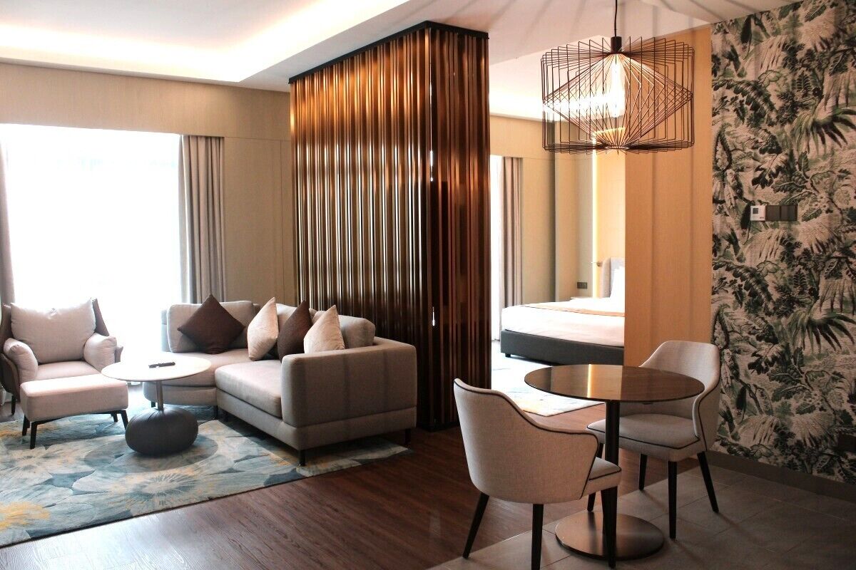 studio suite | living area | 43-inch smart tv with cable channels, tv