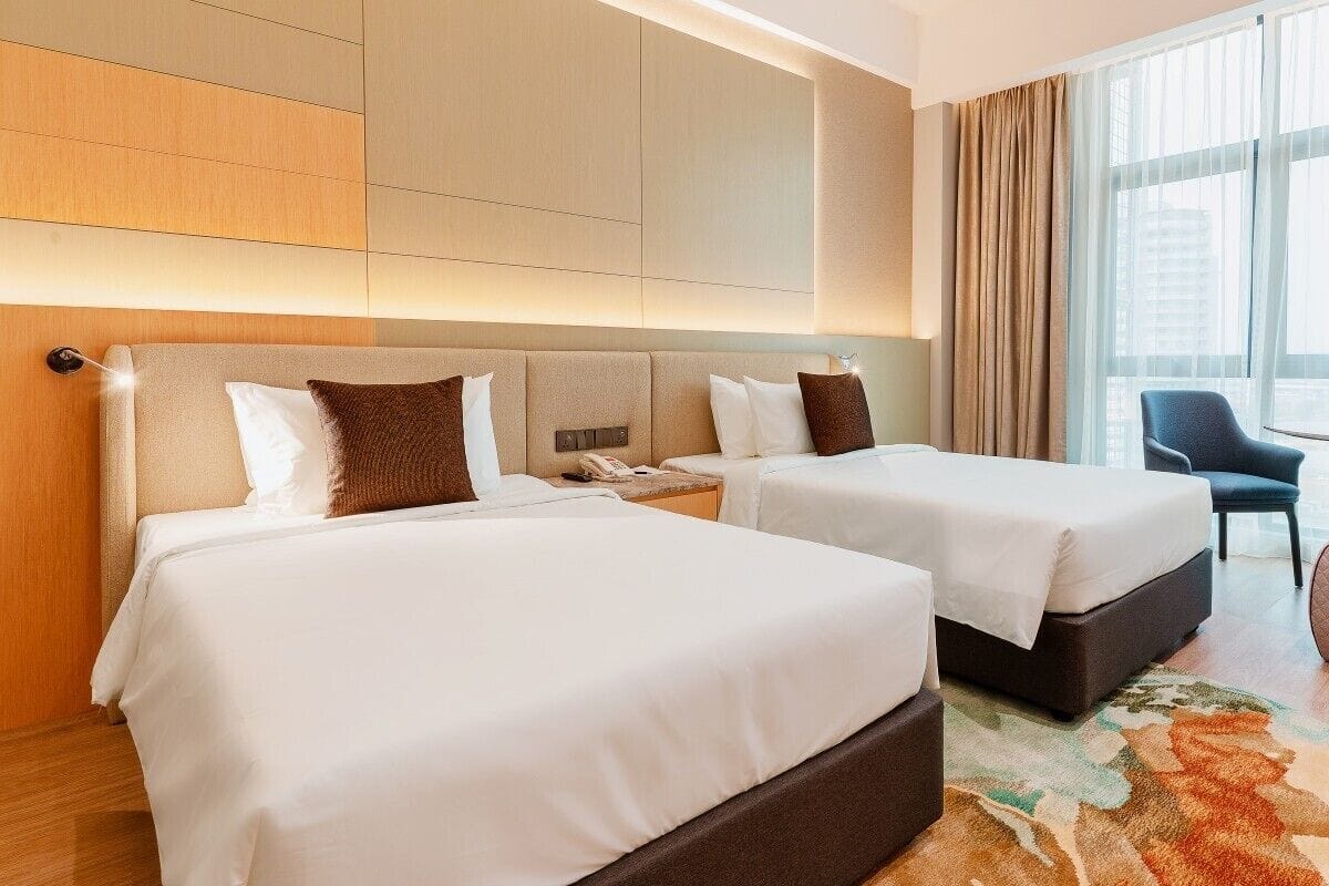 Deluxe Twin Room | In-room safe, desk, laptop workspace, blackout curtains