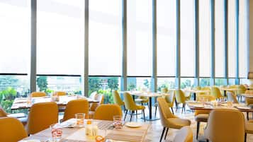 Breakfast, lunch, dinner served; local and international cuisine