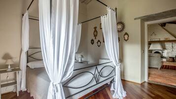 7 slaapkamers, een strijkplank/strijkijzer, reisbedje, gratis wifi