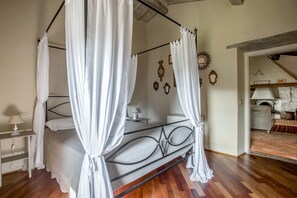 7 bedrooms, iron/ironing board, travel crib, free WiFi