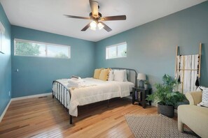 5 bedrooms, iron/ironing board, travel cot, free WiFi - New Lux Jetted Hot Tub • Patio & Yard • Fast WiFi (Arvada)