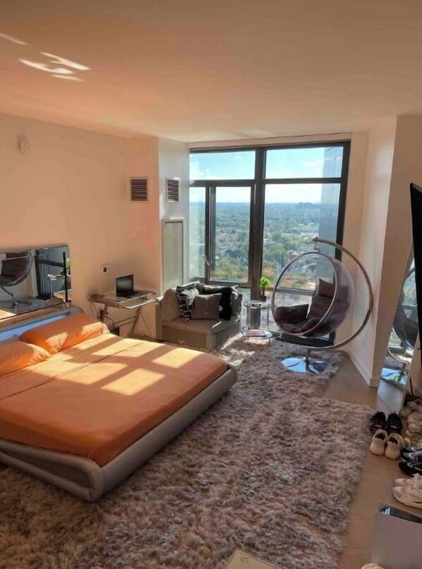 1 bedroom, desk, iron/ironing board, WiFi