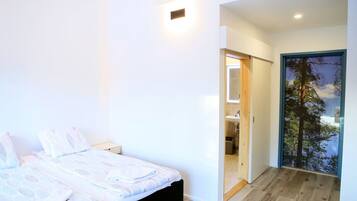 1 bedroom, desk, free WiFi, bed sheets