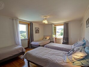 4 chambres, accès au Wi-Fi (inclus)