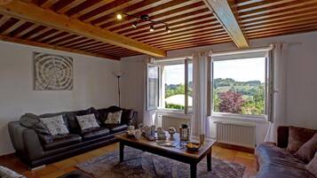 Télévision, table de tennis de table