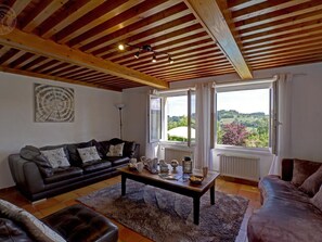 Télévision, table de tennis de table