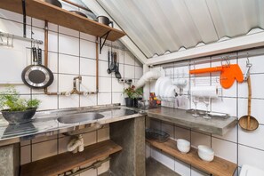 Fridge, oven, stovetop, coffee/tea maker - VILA MADALENA - Central Location - Artistic Apartment  (São Paulo)