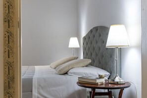 2 habitaciones y tabla de planchar con plancha 