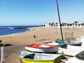 On the beach - Dlx-Bungalow 1st row, dreamlike private complex directly by the sea/pool/internet (Playa Honda)