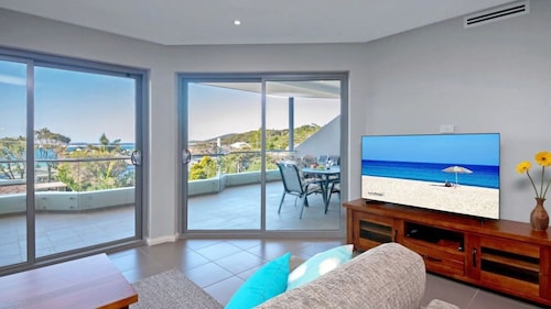 Barefoot Bliss 4, 6-10 Market Street - Surfside Apartments