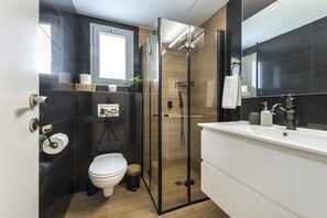 Family Apartment, 2 Bedrooms, Garden Area | Bathroom | Shower, hair dryer, towels, toilet paper