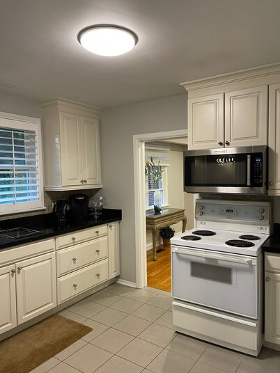 "The Cottage at Spruce" Tranquil, Cozy and Rustic