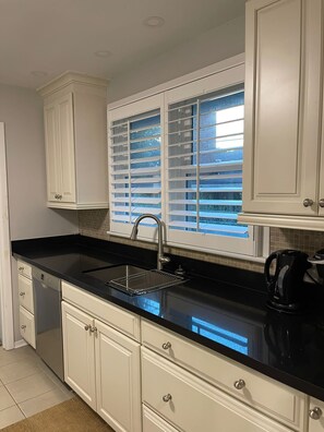 Fridge, microwave, oven, stovetop - "The Cottage at Spruce" Tranquil, Cozy and Rustic (Burlington)