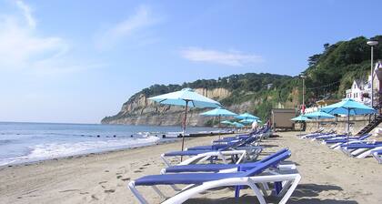 One Bedroom Apartment with Private Balcony and Sea Views. Ferry discounts.