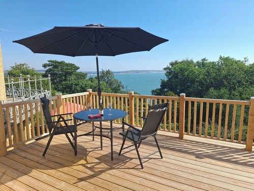 One Bedroom Apartment with Private Balcony and Sea Views. Ferry discounts.