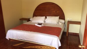 Deluxe Room | WiFi (free), bed sheets - Los Amigos (Santa Maria Colotepec)