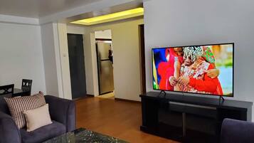 Apartment, 2 Bedrooms, Smoking, Terrace | Ruang tamu