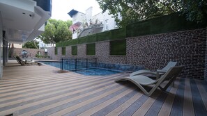 Piscine couverte, piscine extérieure (ouverte en saison)