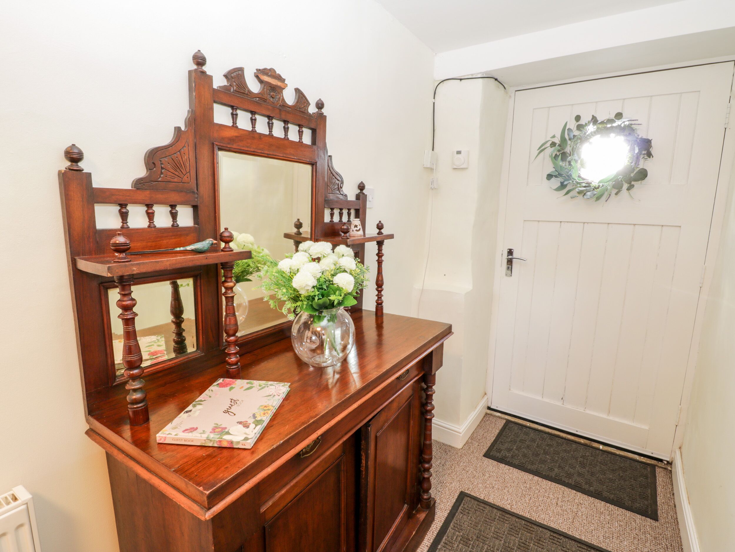 Cottage | 2 bedrooms, individually decorated, individually furnished, free WiFi