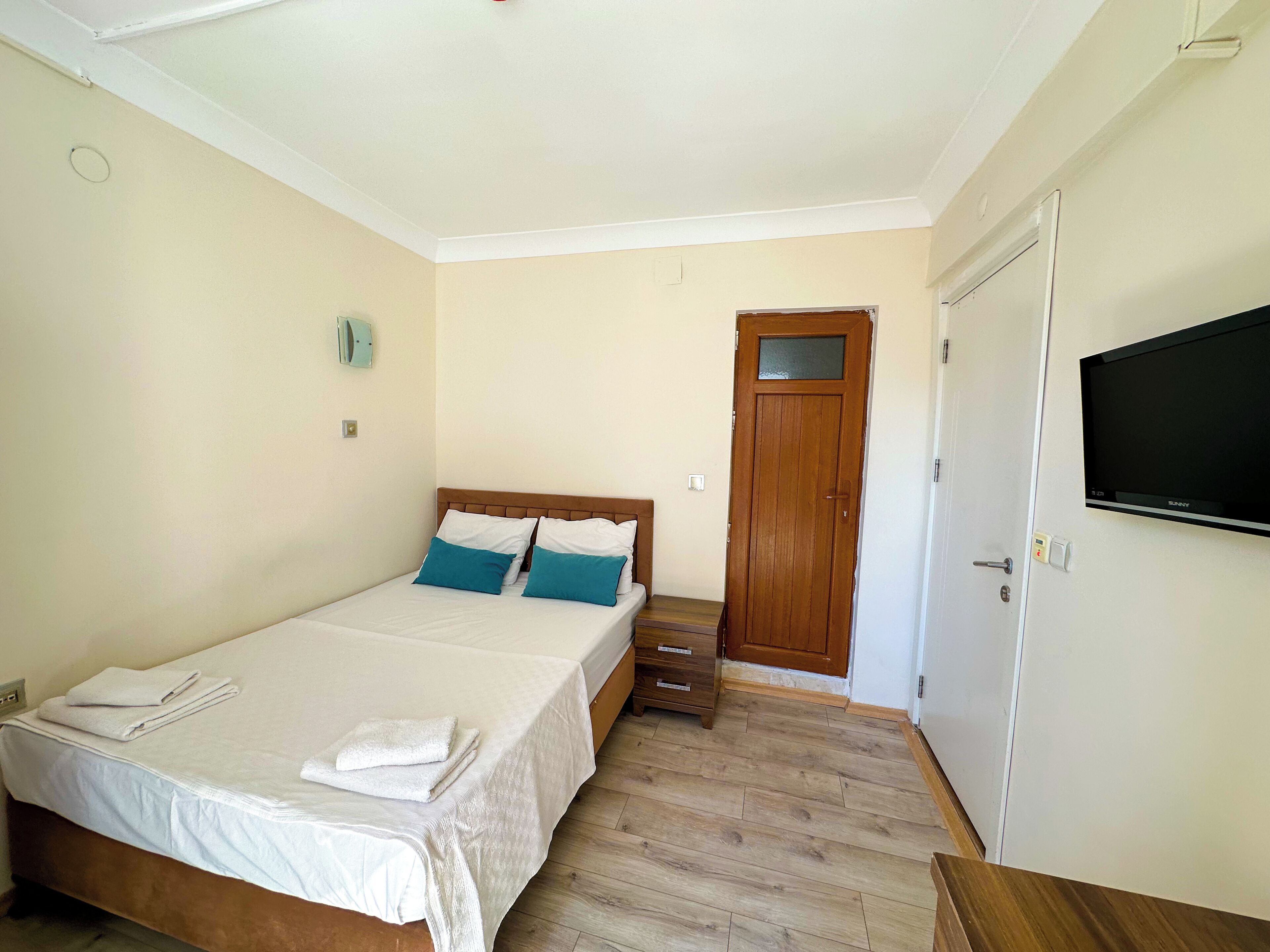 Standard Double Room, 1 Double Bed, Garden View | Free WiFi, bed sheets