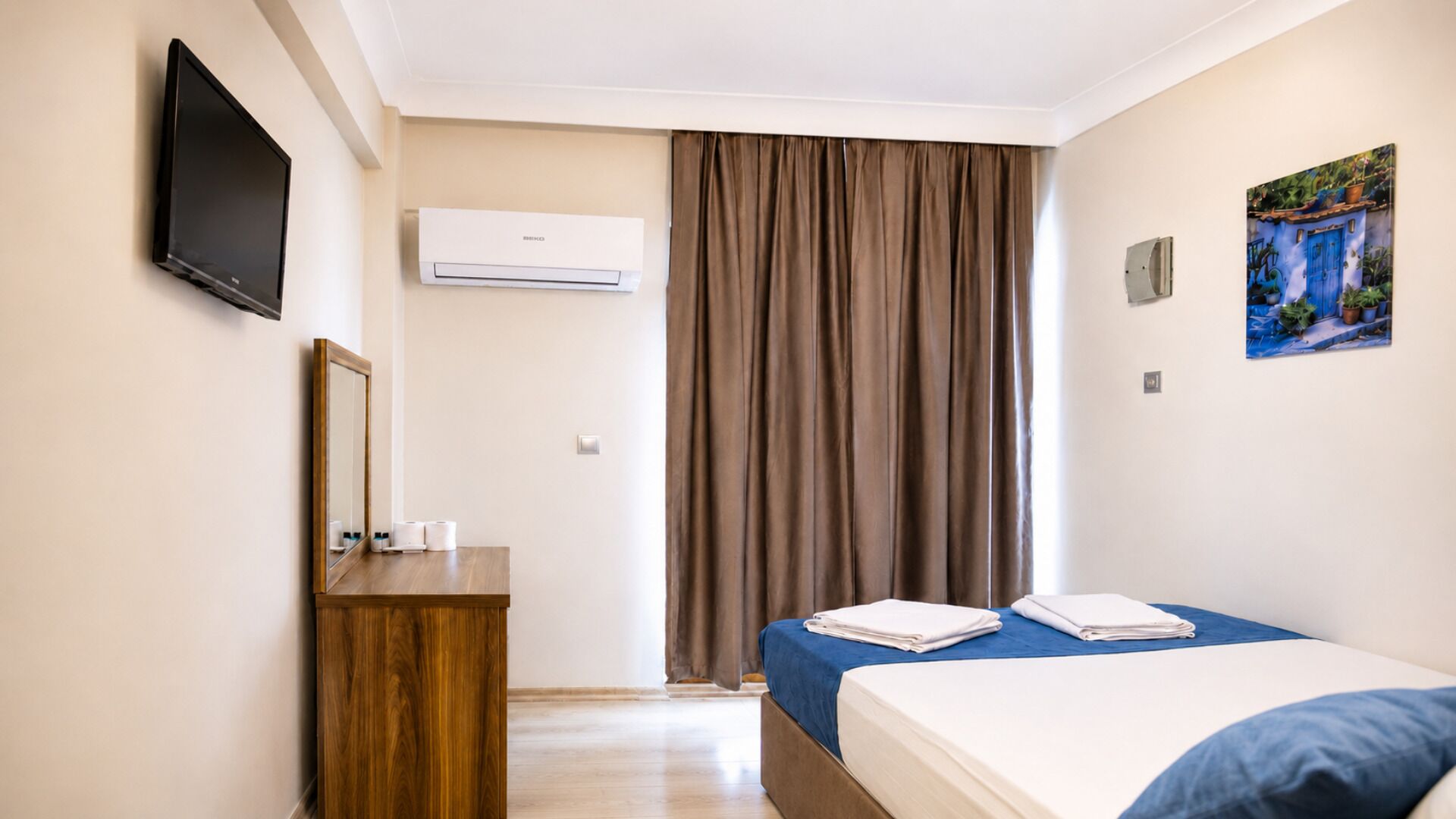 Standard Double Room, 1 Double Bed, Sea View | Free WiFi, bed sheets