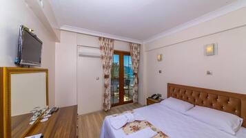 Standard Double Room, 1 Double Bed, Sea View | Free WiFi, bed sheets