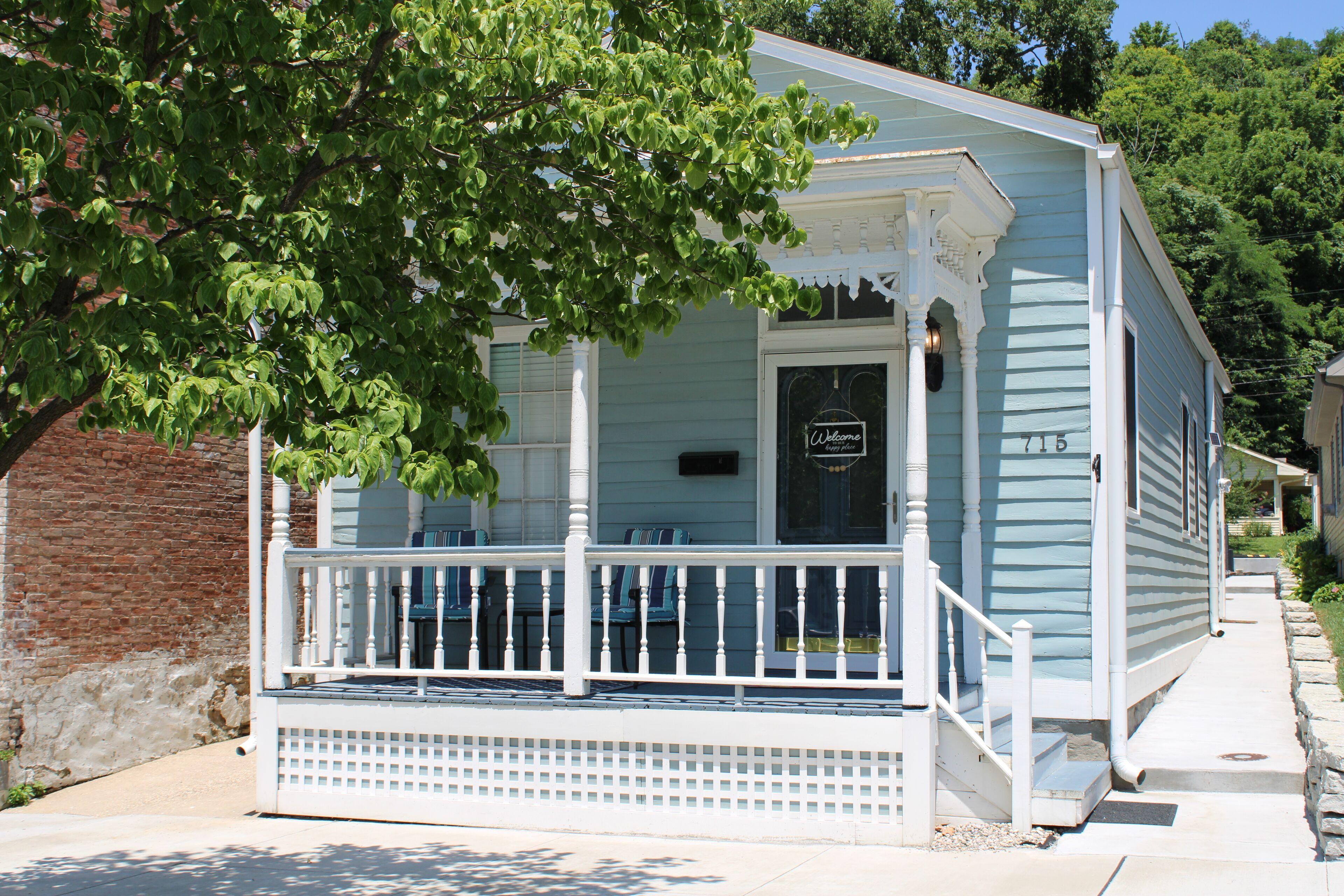 Spacious Bungalow in Downtown Madison!