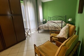 2 chambres, coffres-forts dans les chambres, bureau