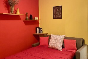 2 bedrooms, in-room safe, desk, iron/ironing board - The Patio near Bergamo with a summer pool (Mozzo)