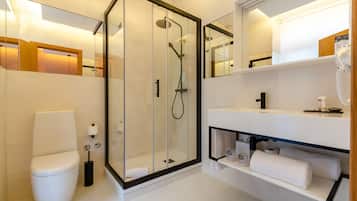 Standard Double or Twin Room | Bathroom | Shower, rainfall showerhead, free toiletries, hair dryer