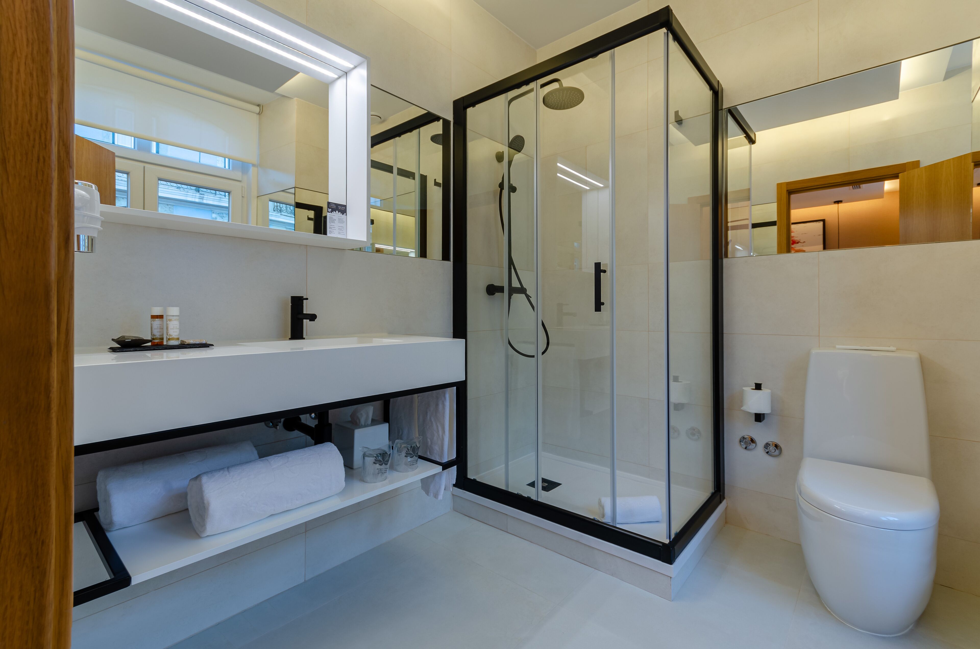 superior double or twin room | bathroom | shower, rainfall showerhead, free toiletries, hair dryer