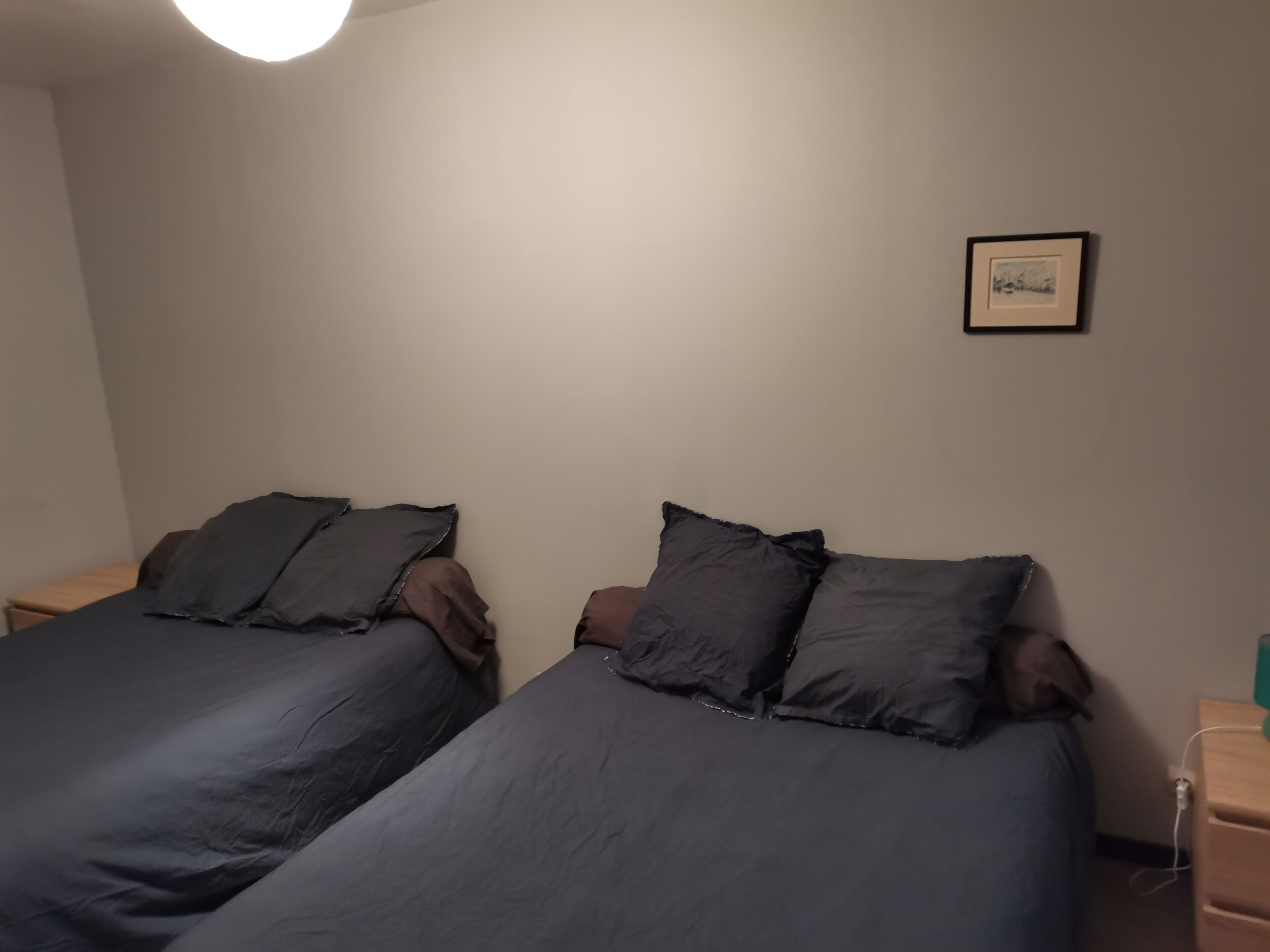 5 quartos, escrivaninha, roupa de cama