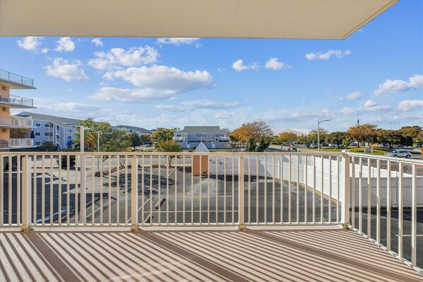 Terrace/patio - XPLORIE ACTIVITIES & LINENS INCLUDED*!  Close to shopping, restaurants, community center, park & more! (Ocean City)