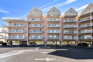 Exterior - XPLORIE ACTIVITIES & LINENS INCLUDED*!  Close to shopping, restaurants, community center, park & more! (Ocean City)