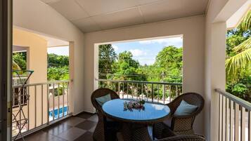 Apartemen Comfort | Teras/patio