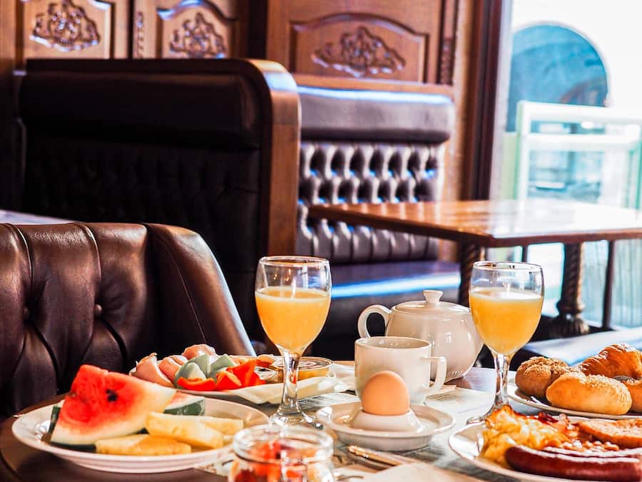 Tägliches inbegriffenes Frühstücksbuffet