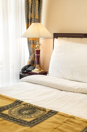 Apartment Marian Column | Select Comfort beds, in-room safe, iron/ironing board, rollaway beds