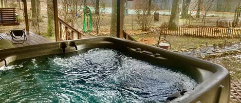 Outdoor spa tub