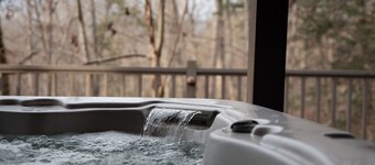 Best Family Cabin Rental Wifi, Hot Tub and Pool Table