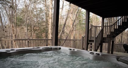 Best Family Cabin Rental Wifi, Hot Tub and Pool Table
