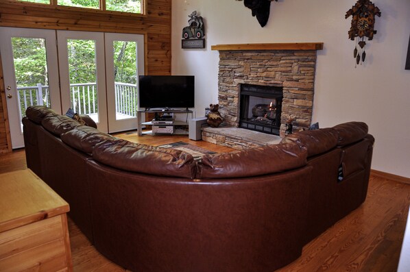 Smart TV, fireplace, DVD player