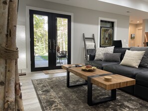 Smart TV - Luxurious Retreat w/Hot Tub by DuPont; mins to Pisgah, Brevard & Hendersonville (Hendersonville)