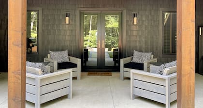 Luxurious Retreat w/Hot Tub by DuPont; mins to Pisgah, Brevard & Hendersonville
