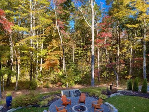 Property grounds - Luxurious Retreat w/Hot Tub by DuPont; mins to Pisgah, Brevard & Hendersonville (Hendersonville)