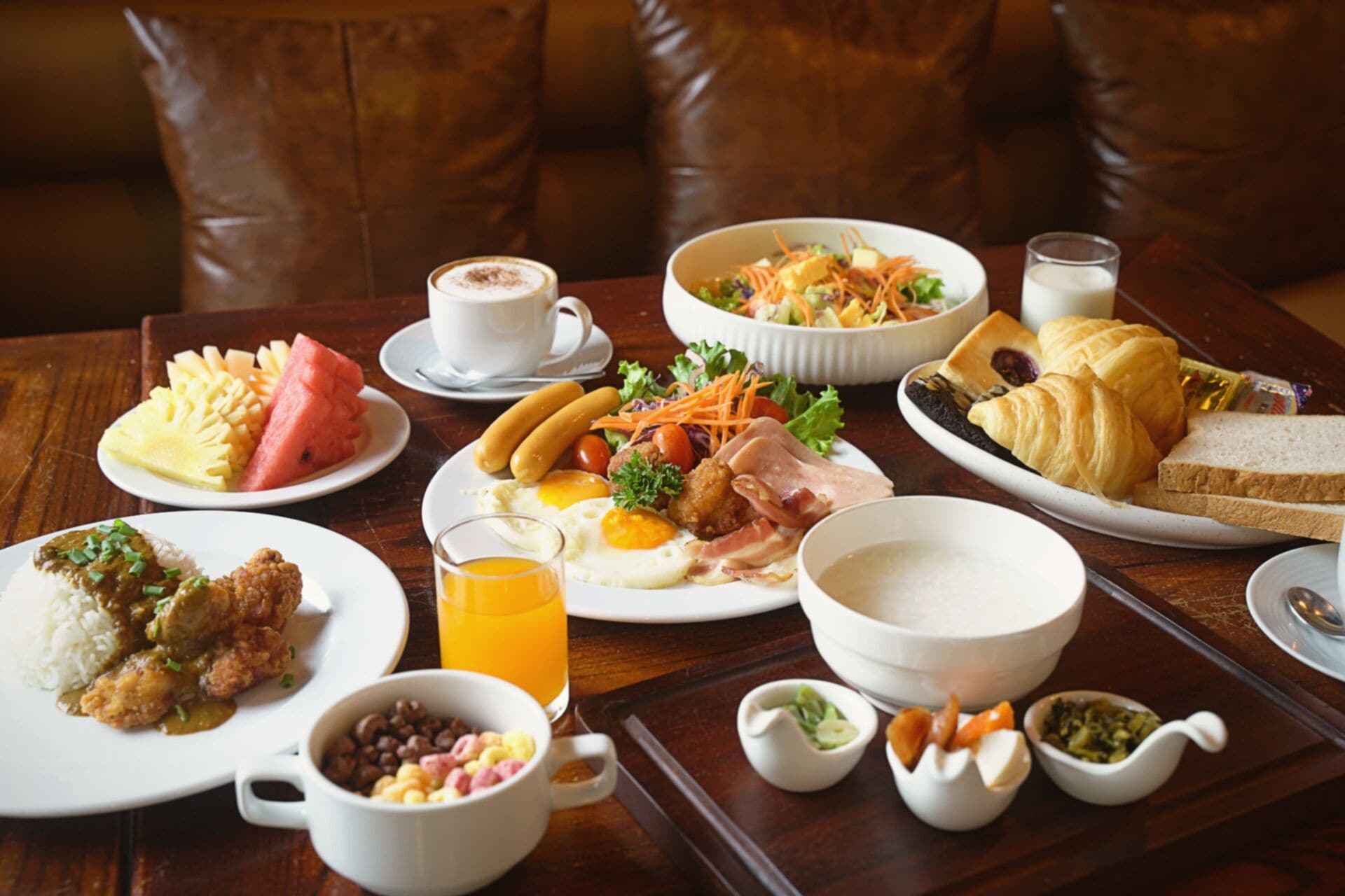 Daily cooked-to-order breakfast (THB 350 per person)
