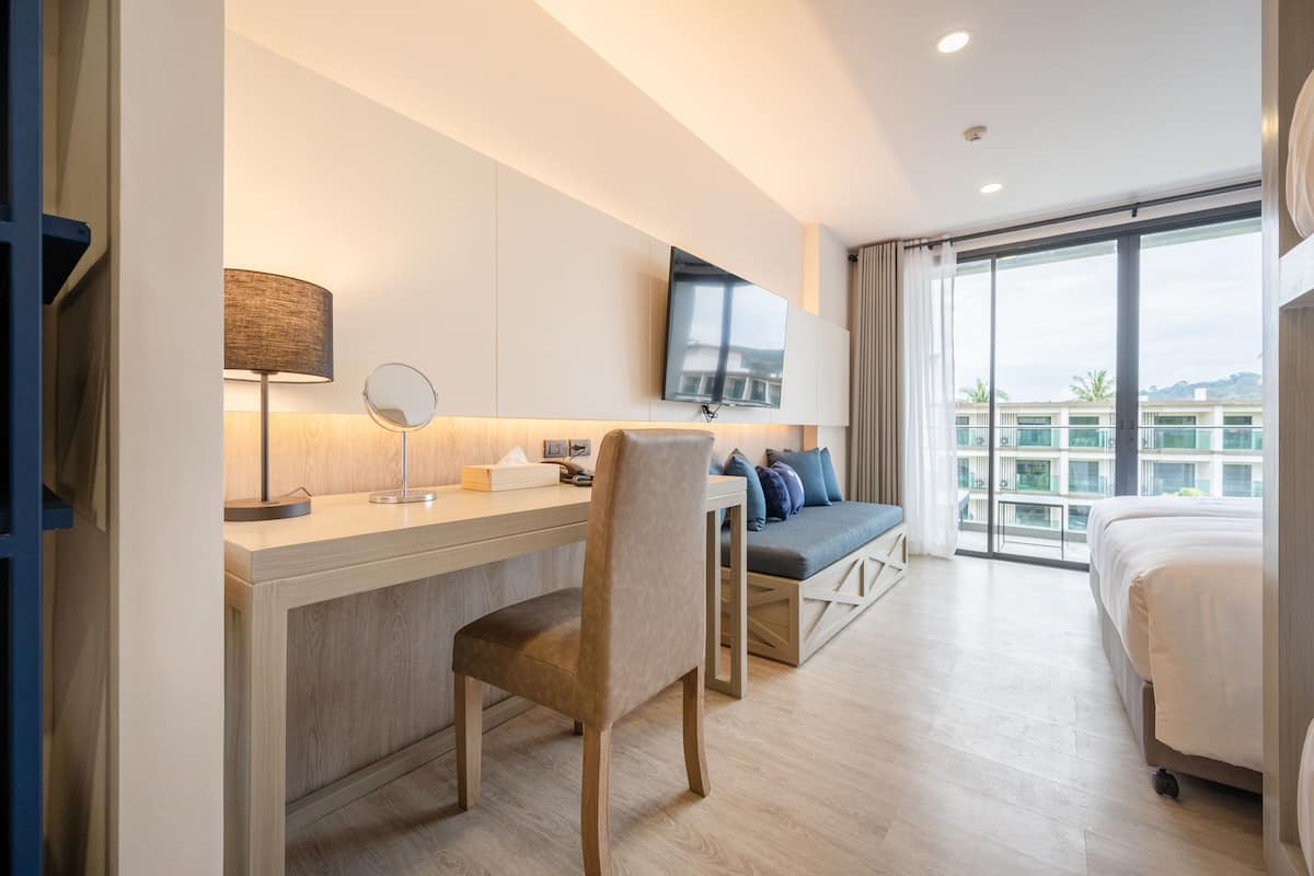 quadruple room | in-room safe, desk, iron/ironing board, free wifi