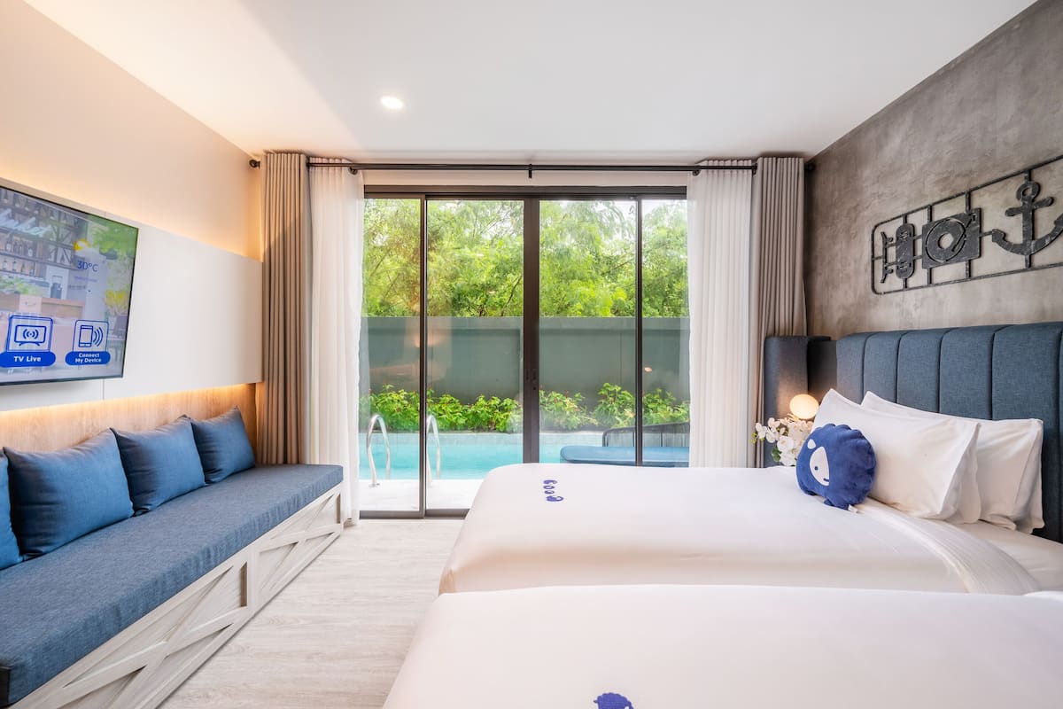 Deluxe-Doppelzimmer, Poolzugang | Zimmersafe, Schreibtisch, Bügeleisen/Bügelbrett, kostenloses WLAN