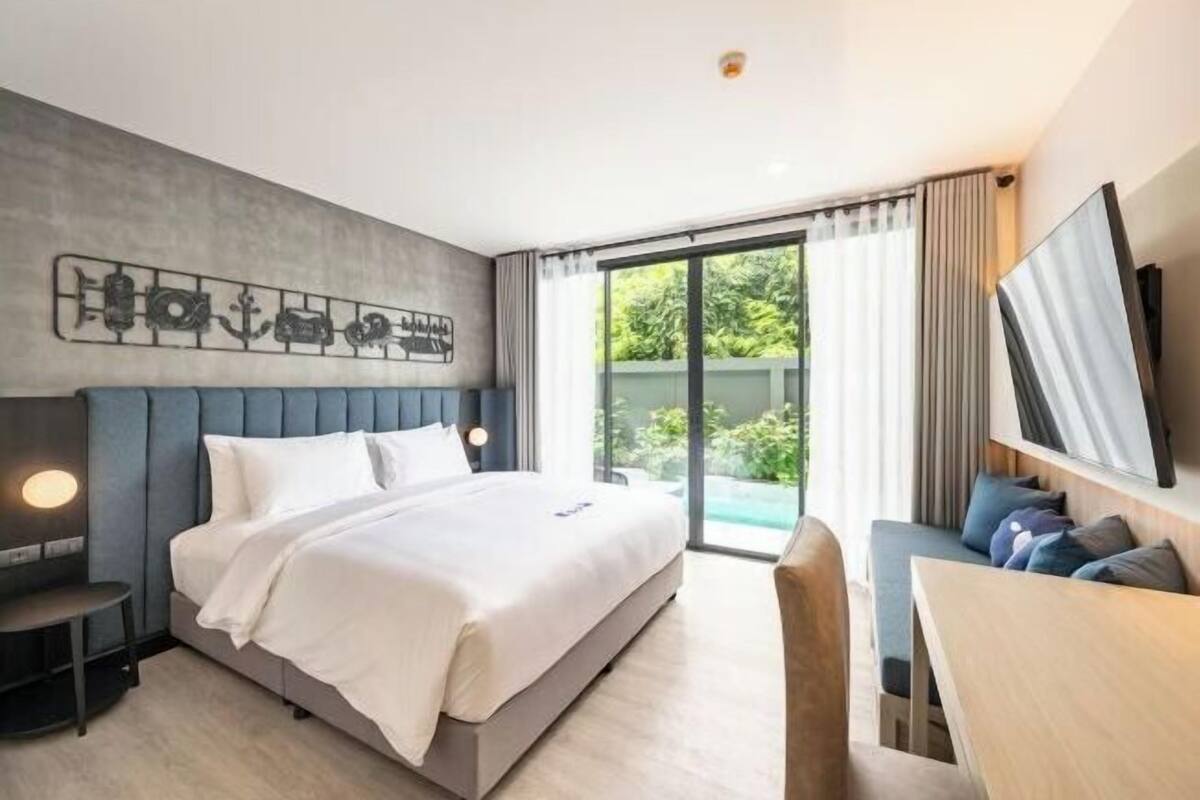 In-room safe, desk, iron/ironing board, free WiFi